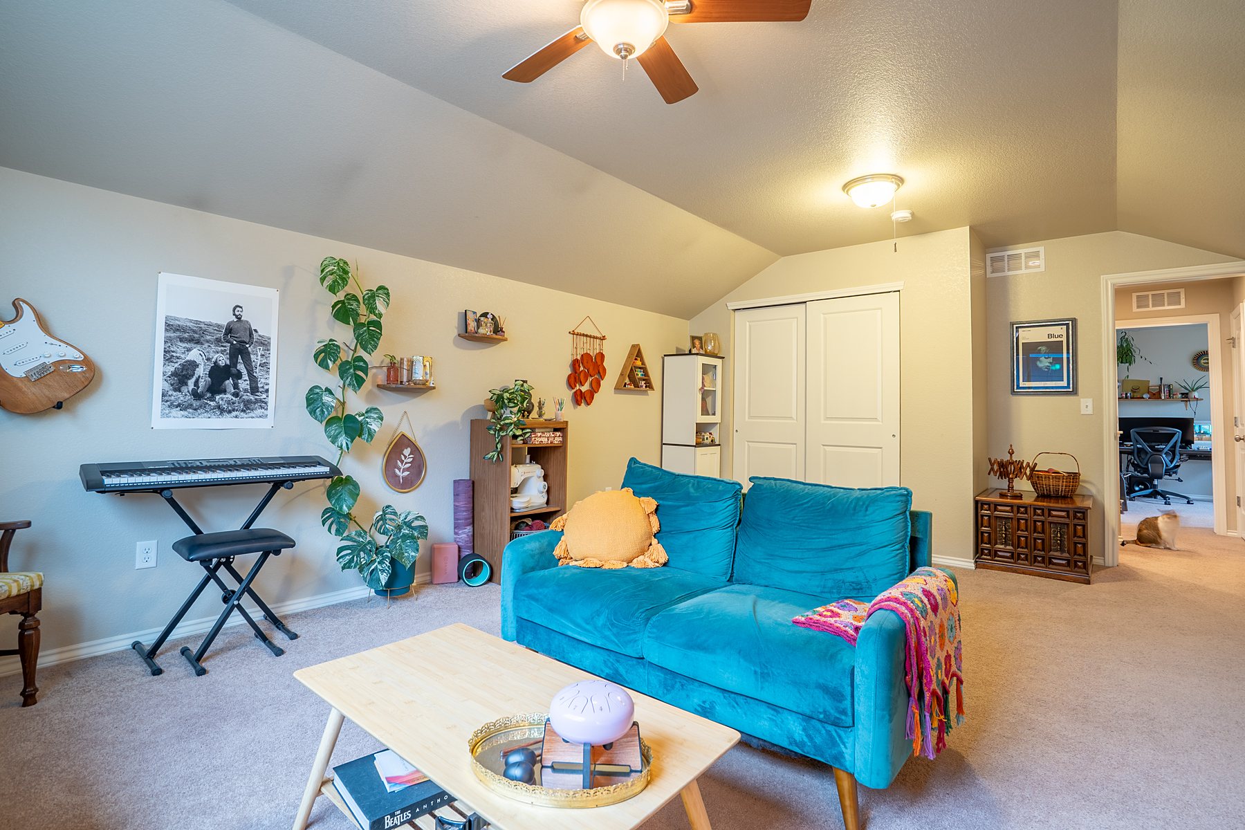 3D tour view of an open dining area